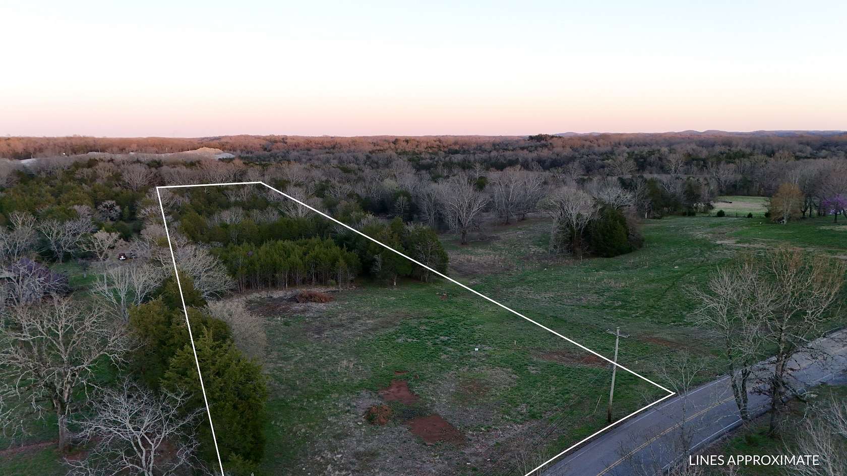 5.5 Acres of Residential Land for Sale in Columbia, Tennessee