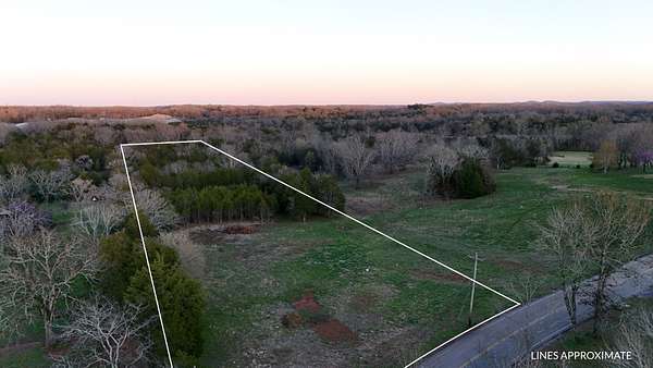 5.5 Acres of Residential Land for Sale in Columbia, Tennessee