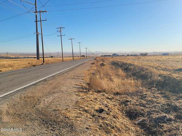 19.4 Acres of Land for Sale in Del Sur, California