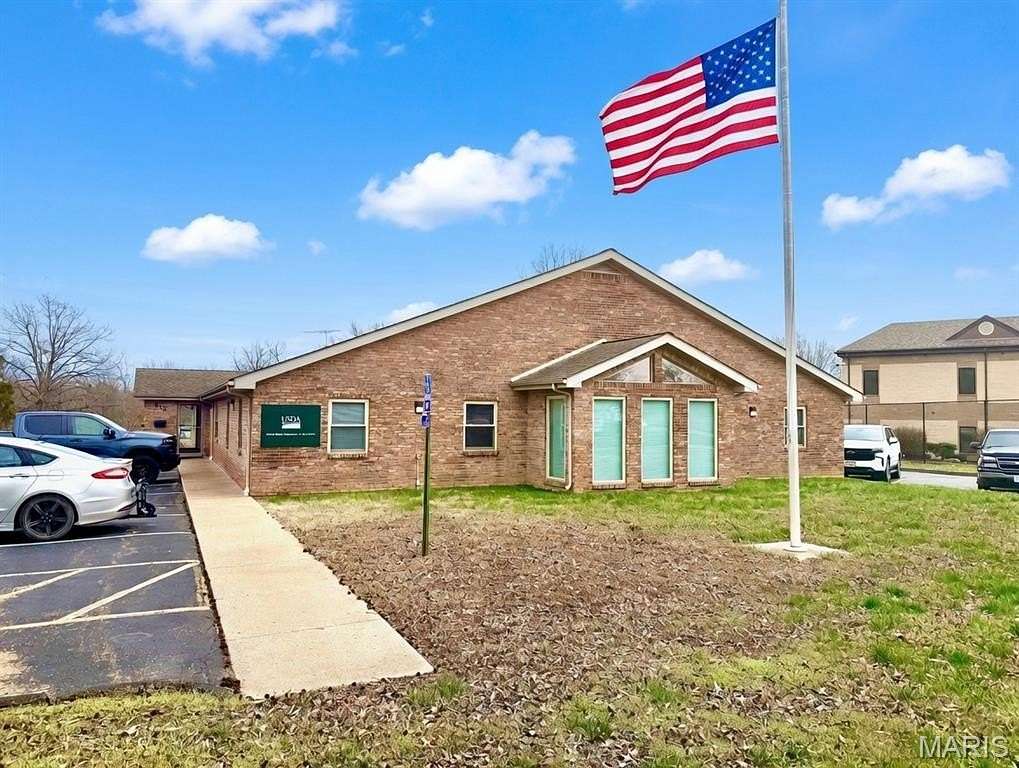 2.53 Acres of Improved Commercial Land for Sale in Farmington, Missouri