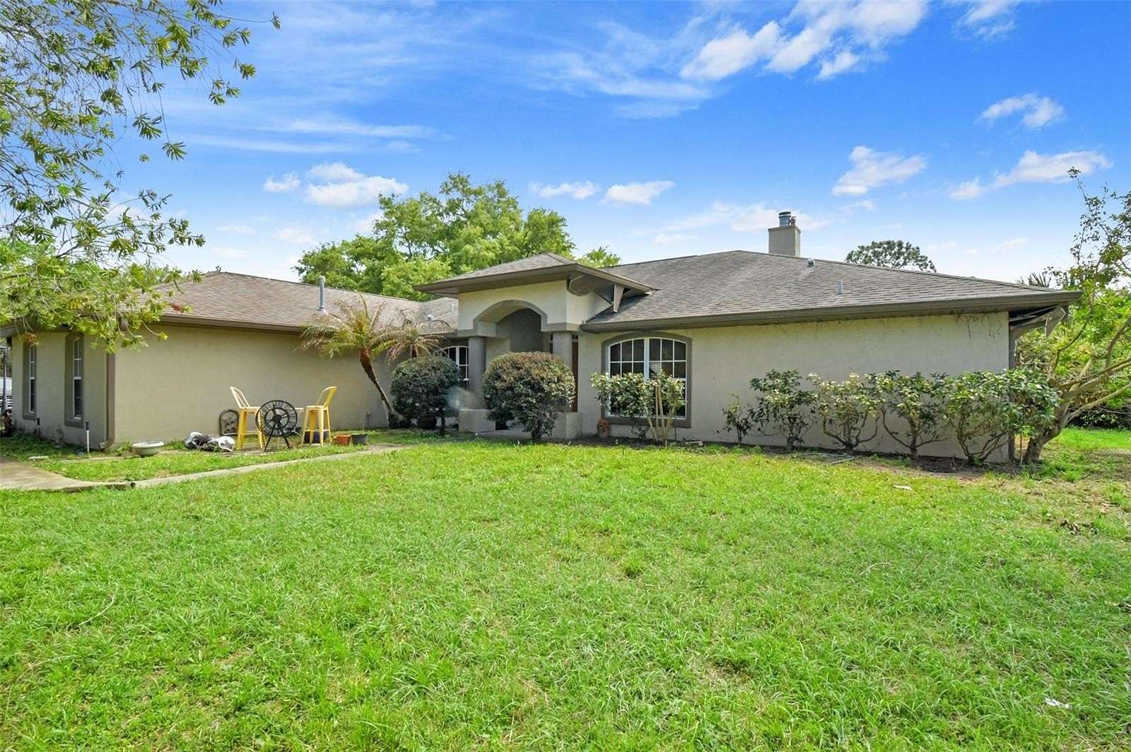 4.8 Acres of Land with Home for Sale in Geneva, Florida