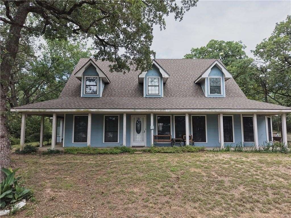 1.9 Acres of Land with Home for Sale in Jewett, Texas