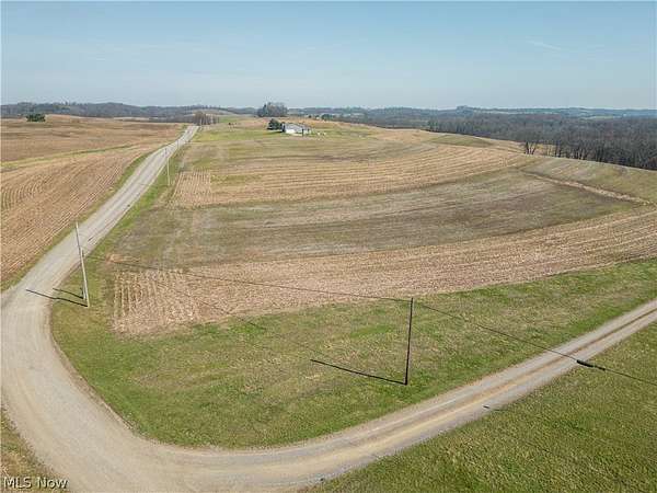7 Acres of Residential Land for Auction in Fresno, Ohio