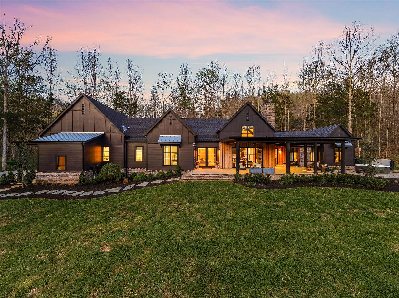 31 Acres of Land with Home for Sale in Franklin, Tennessee