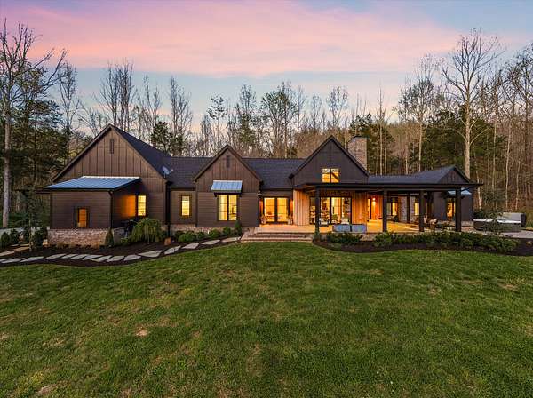 31 Acres of Land with Home for Sale in Franklin, Tennessee