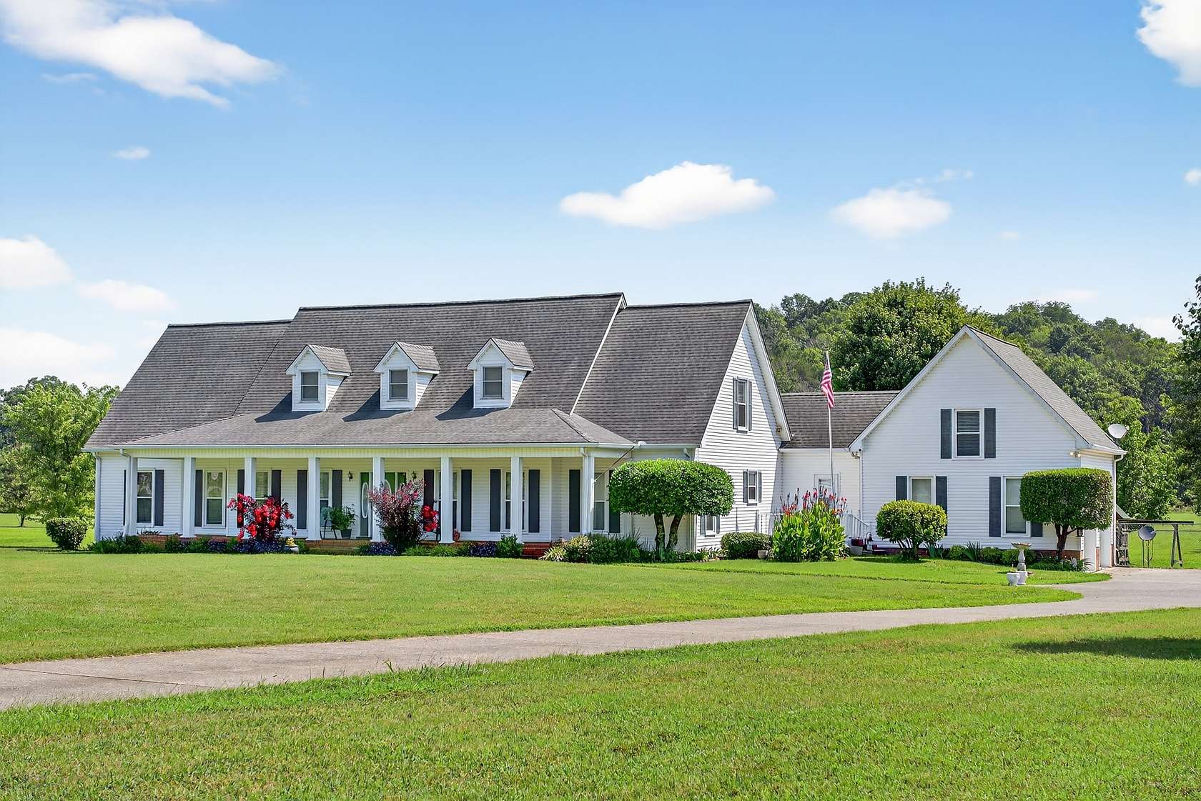 7.43 Acres of Land with Home for Sale in Hendersonville, Tennessee