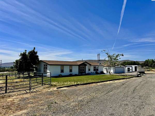 5 Acres of Land with Home for Sale in Benton City, Washington