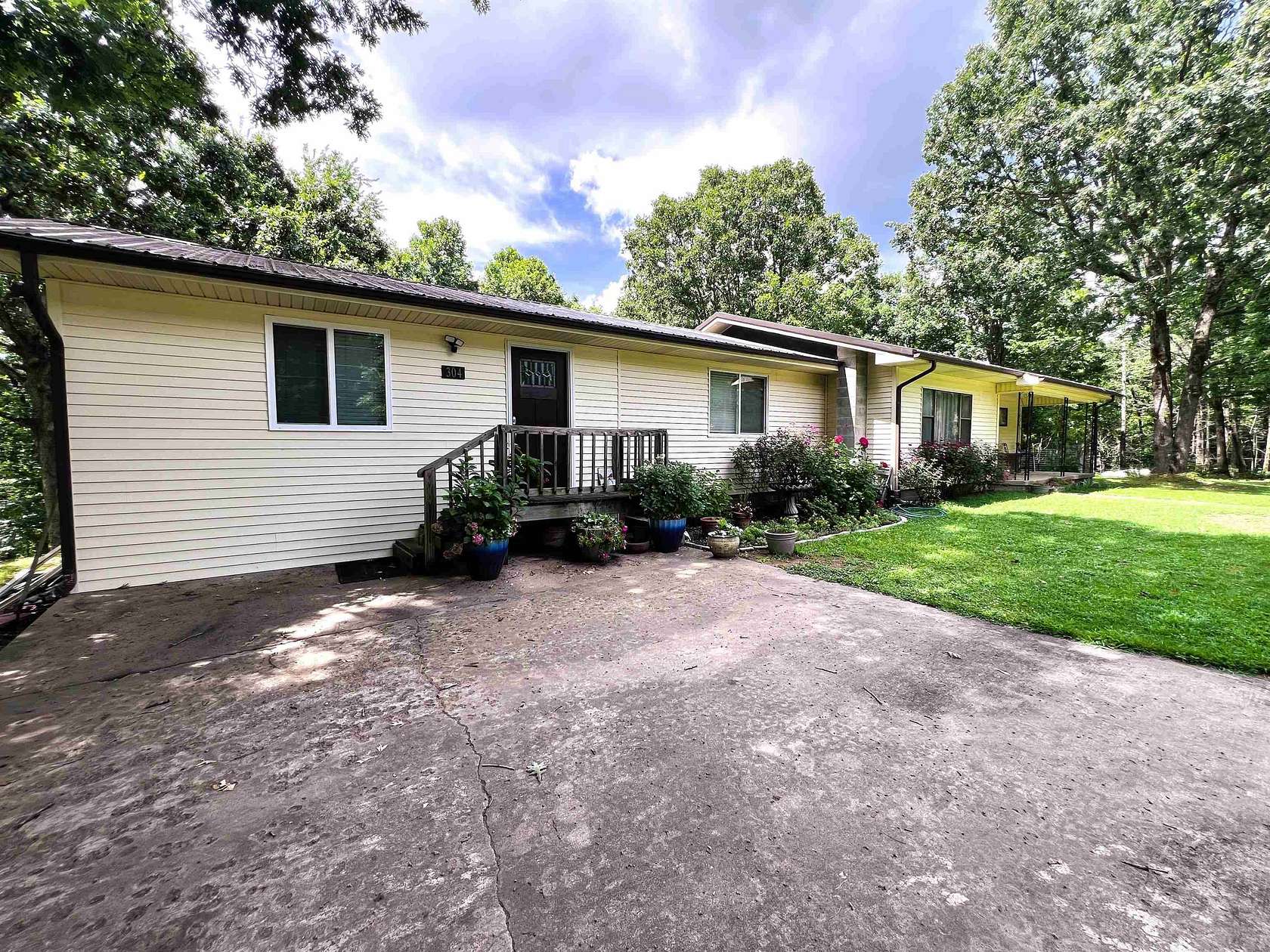 4.13 Acres of Land with Home for Sale in Harriet, Arkansas