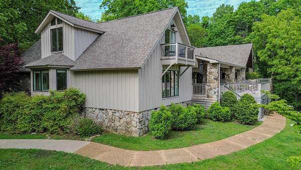 8.1 Acres of Land with Home for Sale in Signal Mountain, Tennessee