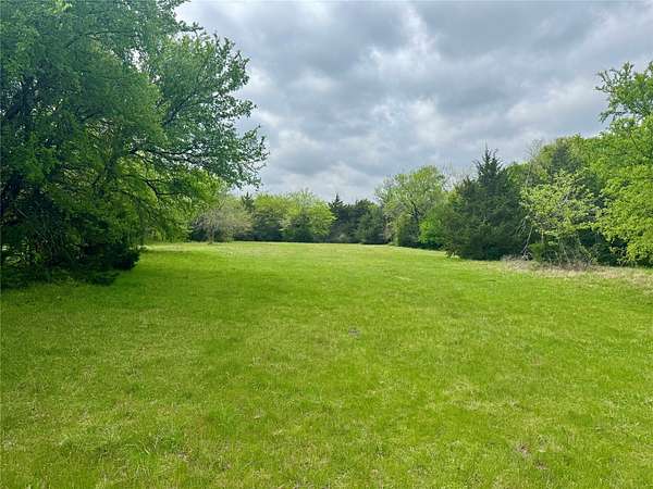 5 Acres of Residential Land for Sale in Greenville, Texas
