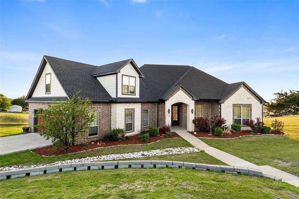 2.33 Acres of Land with Home for Sale in Ennis, Texas