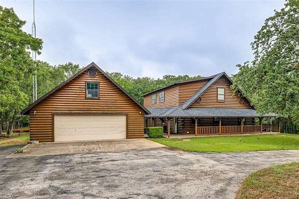 17 Acres of Land with Home for Lease in Tioga, Texas