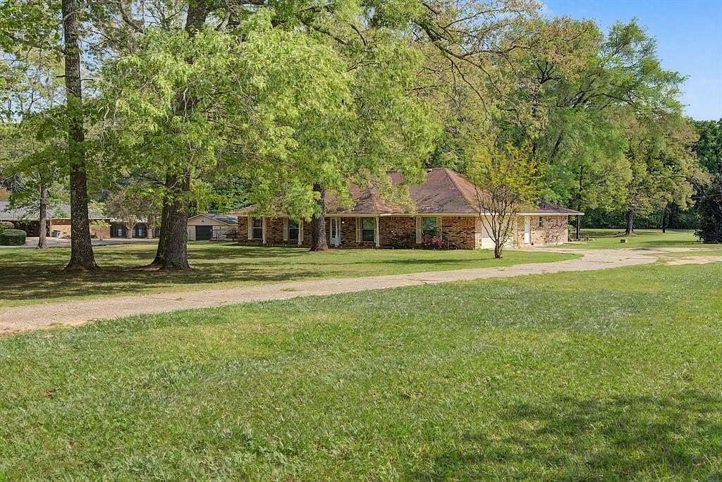 3.65 Acres of Land with Home for Sale in Shreveport, Louisiana