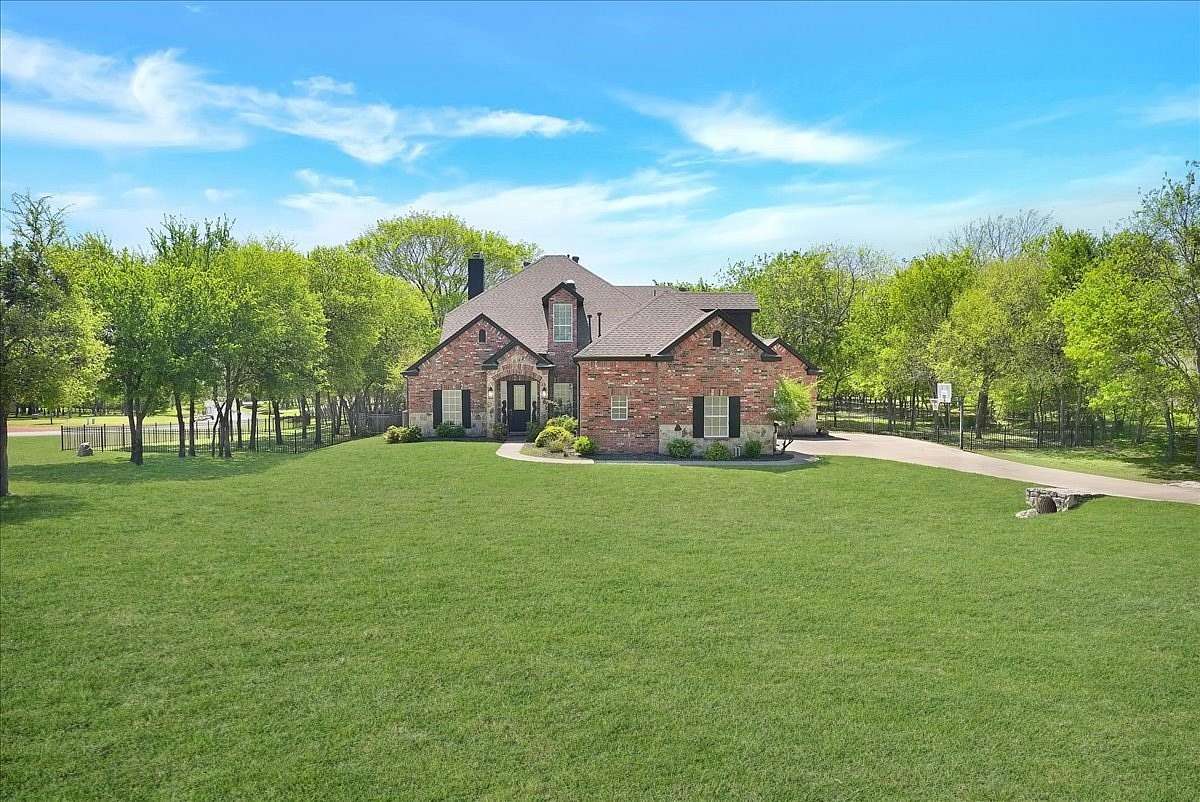 1.5 Acres of Land with Home for Sale in Azle, Texas