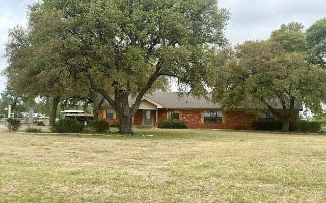 4.33 Acres of Land with Home for Lease in Corsicana, Texas