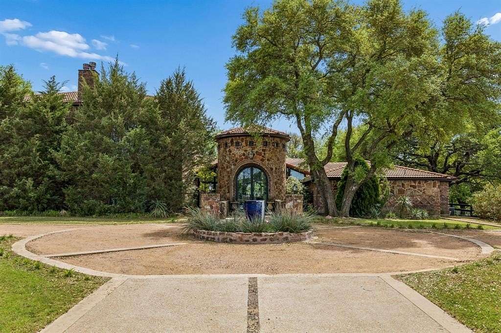 2.89 Acres of Land with Home for Sale in Plano, Texas
