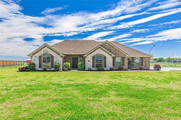 1.5 Acres of Land with Home for Sale in Caddo Mills, Texas