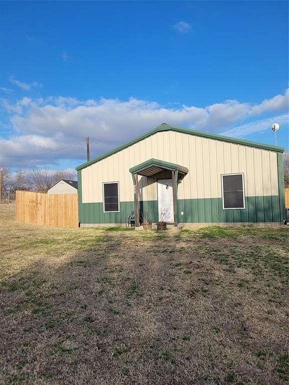 5.2 Acres of Land with Home for Lease in Boyd, Texas