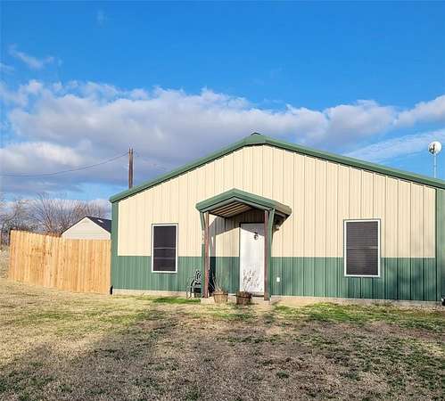 5.2 Acres of Land with Home for Lease in Boyd, Texas