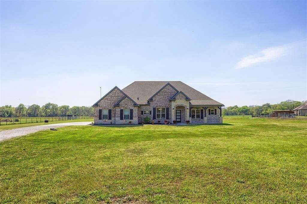 1.5 Acres of Land with Home for Sale in Farmersville, Texas