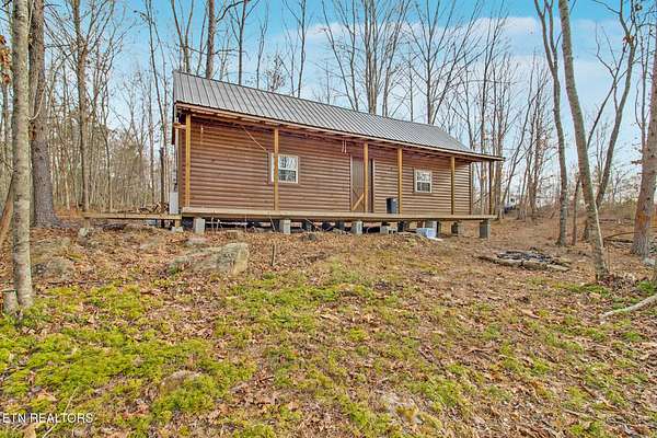 10 Acres of Improved Residential Land for Sale in Deer Lodge, Tennessee