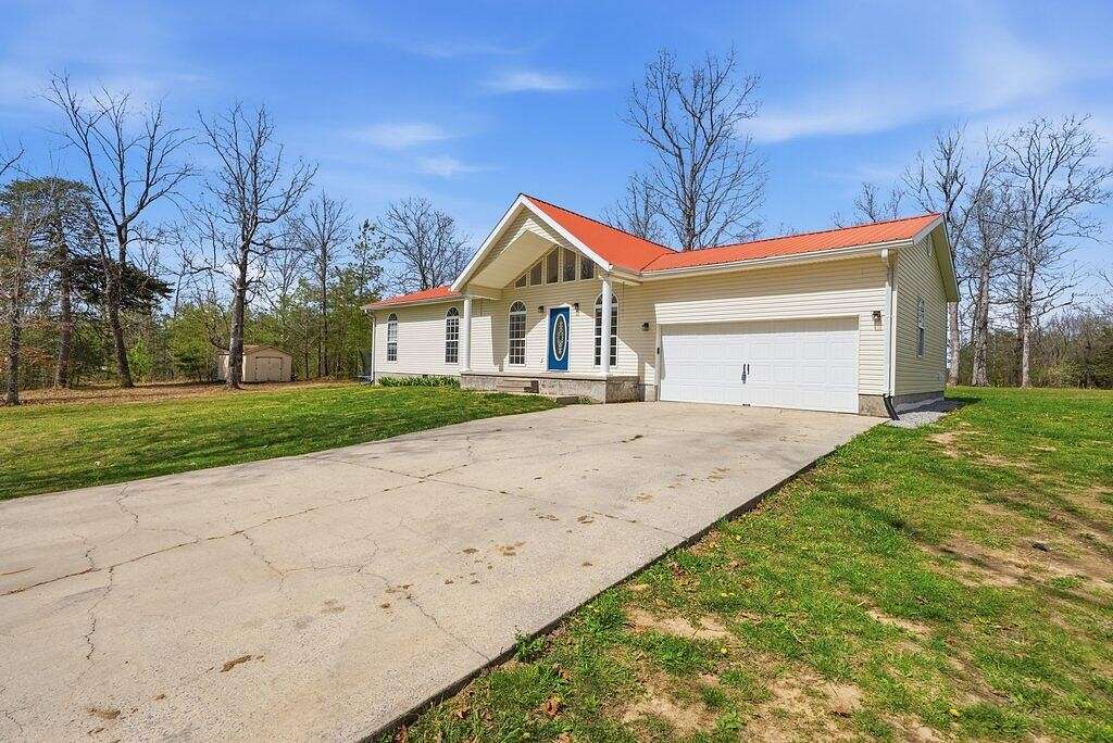 4.55 Acres of Land with Home for Sale in Dayton, Tennessee