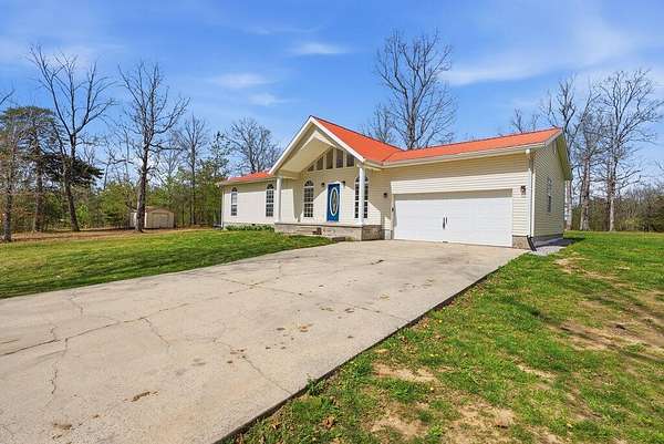 4.55 Acres of Land with Home for Sale in Dayton, Tennessee