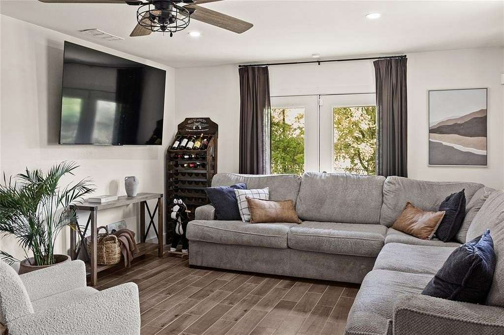 10 Acres of Land with Home for Sale in Mount Pleasant, Texas