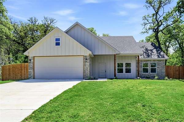 2 Acres of Land with Home for Lease in Poolville, Texas