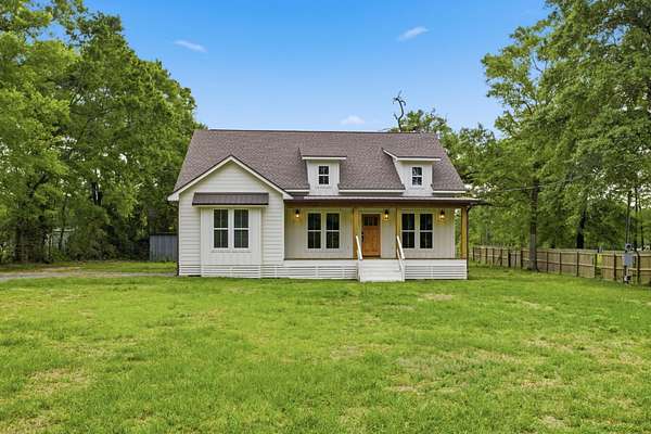 1.54 Acres of Land with Home for Sale in Silsbee, Texas