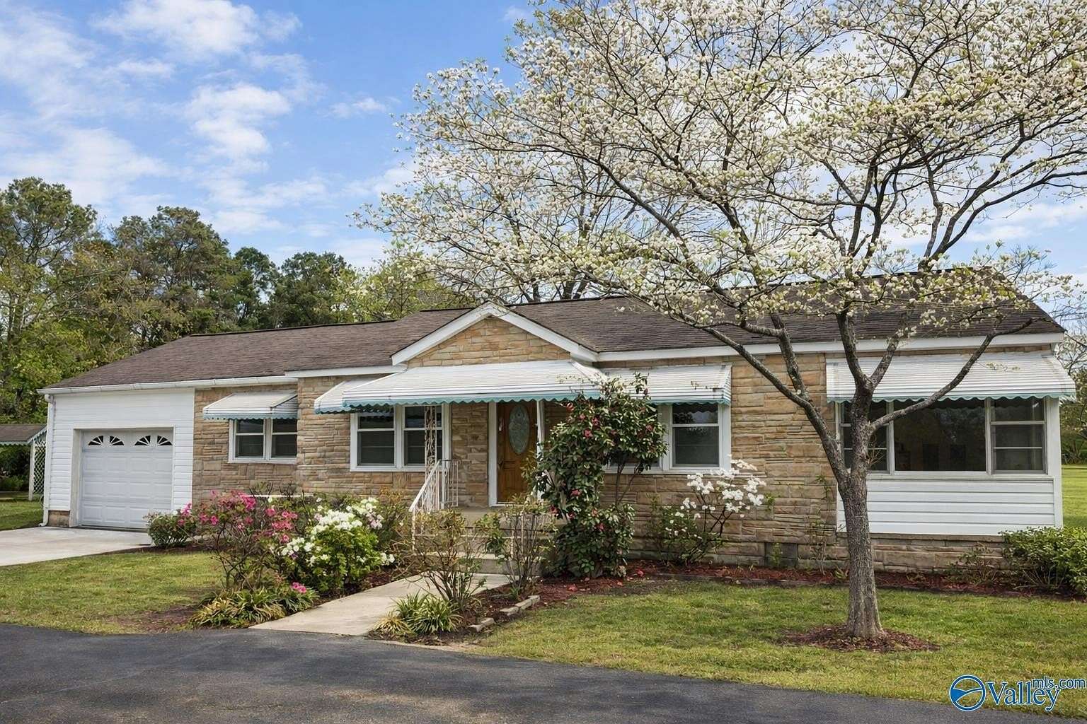 6 Acres of Land with Home for Sale in Boaz, Alabama