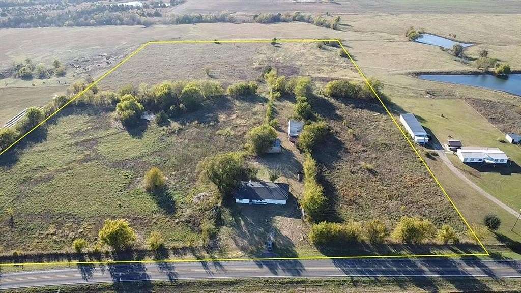 20 Acres of Agricultural Land with Home for Sale in Honey Grove, Texas