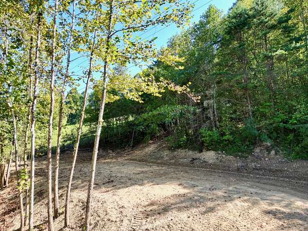 2.87 Acres of Land for Sale in Beattyville, Kentucky