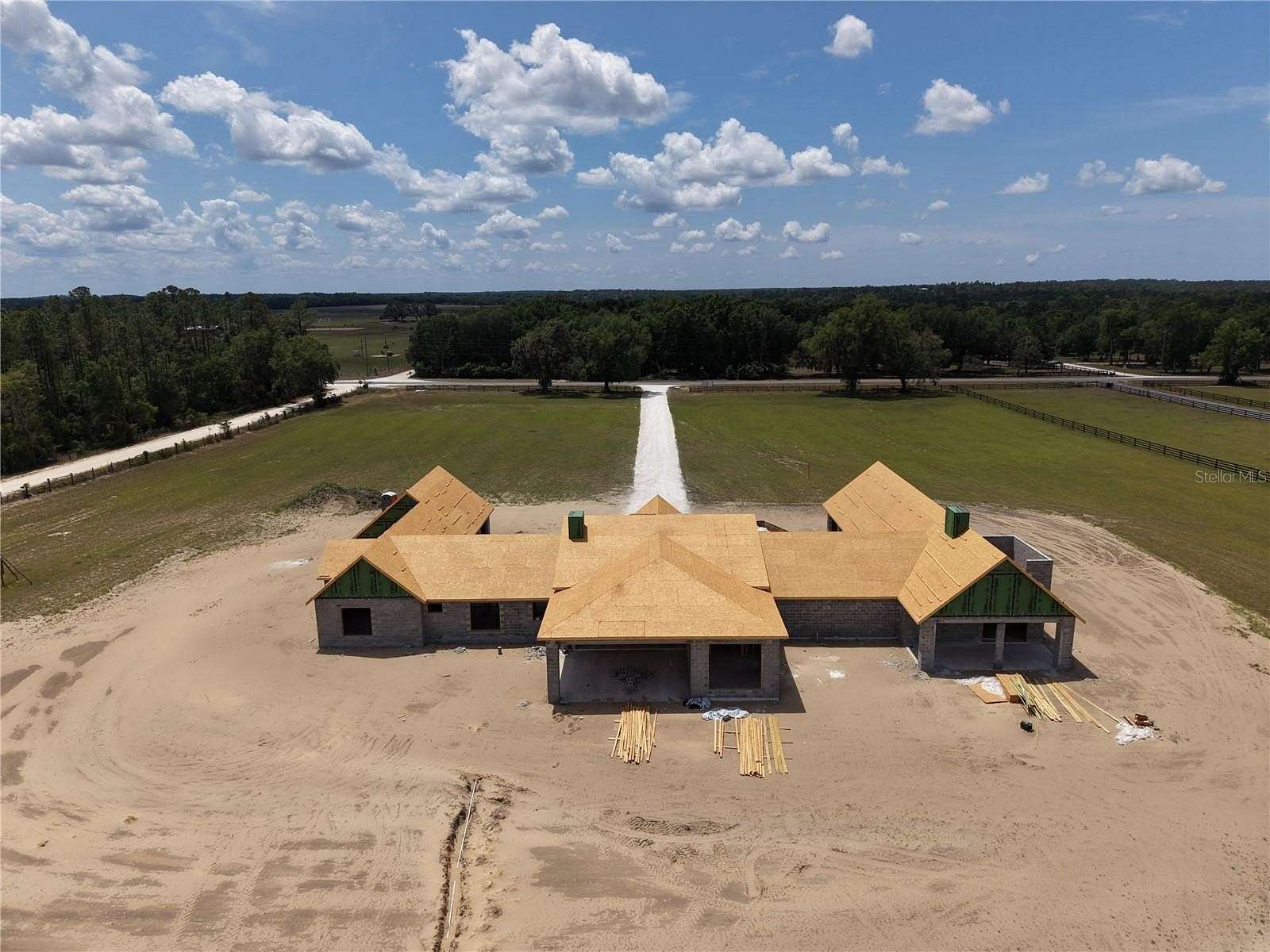12.5 Acres of Land with Home for Sale in Morriston, Florida