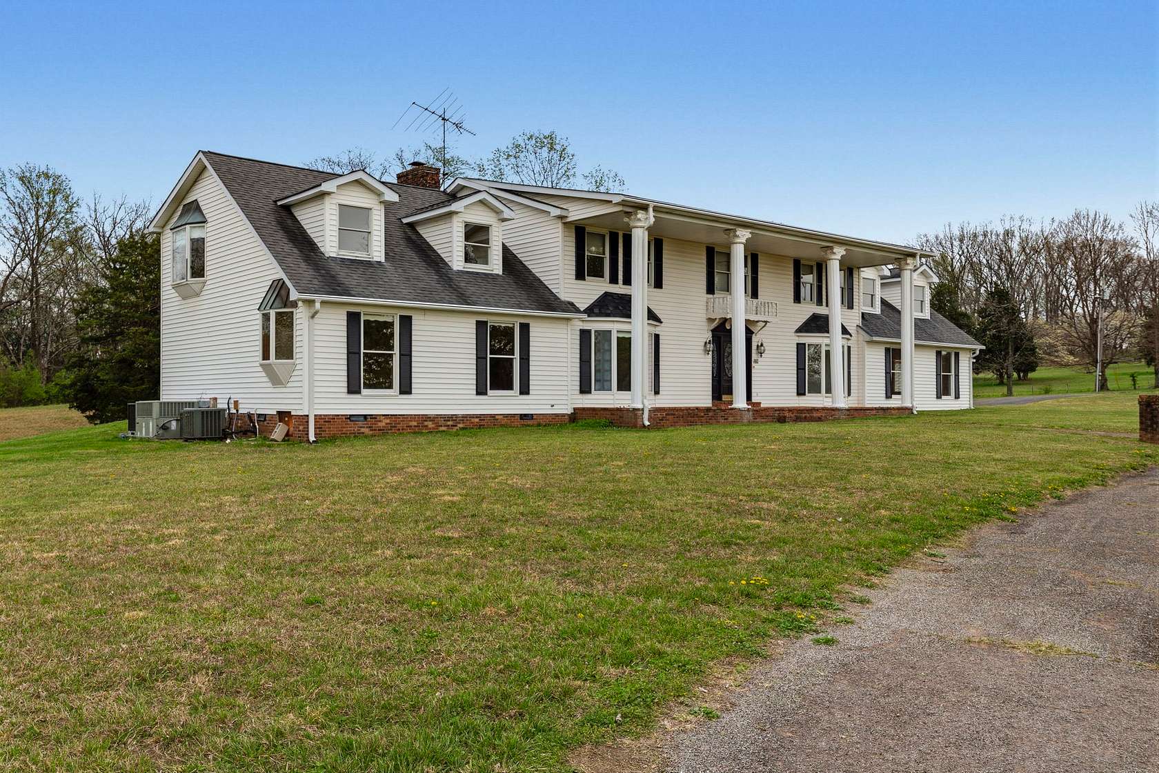 19.5 Acres of Land with Home for Auction in Portland, Tennessee