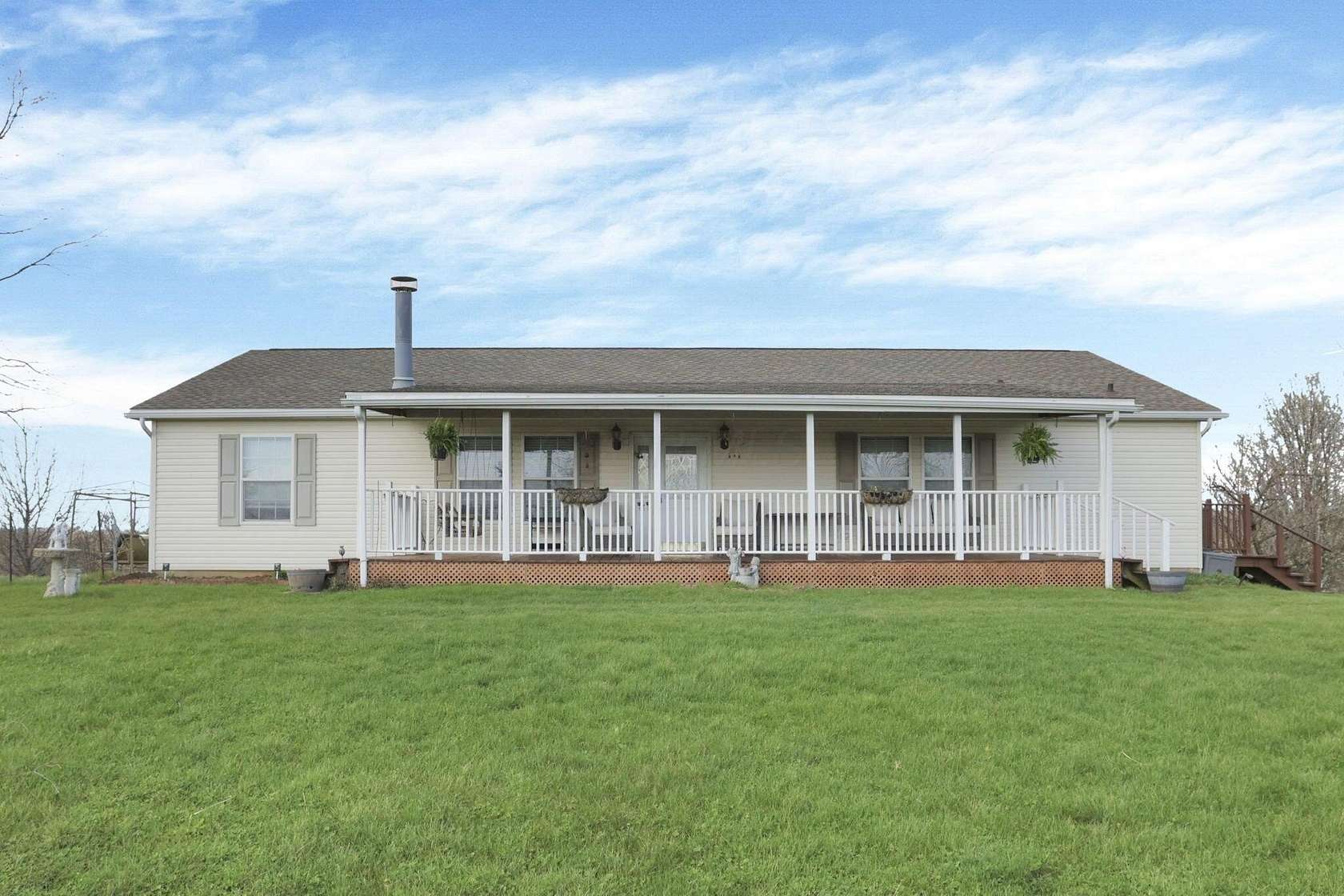 9.64 Acres of Land with Home for Sale in Frazeysburg, Ohio