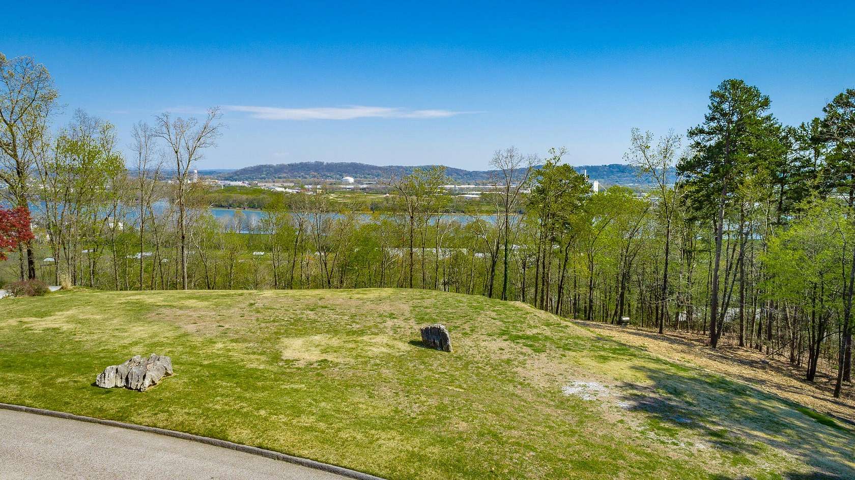 1.6 Acres of Residential Land for Sale in Chattanooga, Tennessee