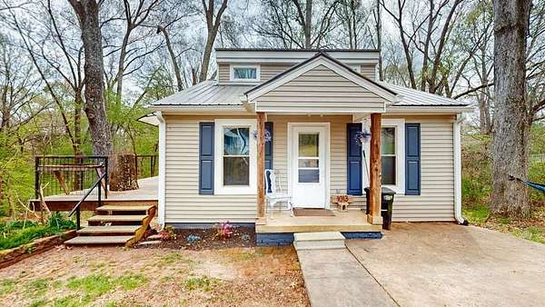 0.38 Acres of Land with Home for Sale in Paris, Tennessee