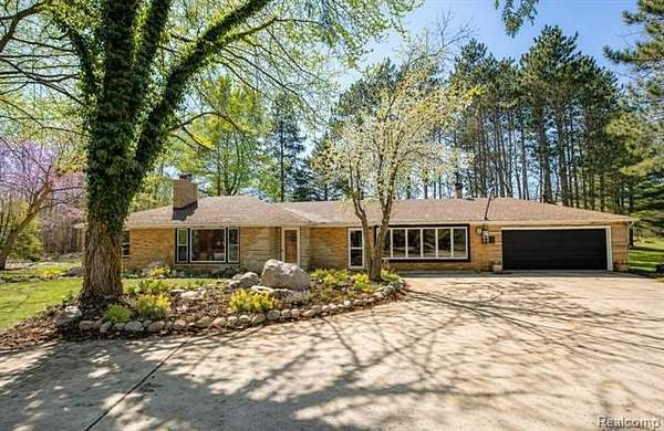 7.2 Acres of Land with Home for Sale in Birch Run Township, Michigan