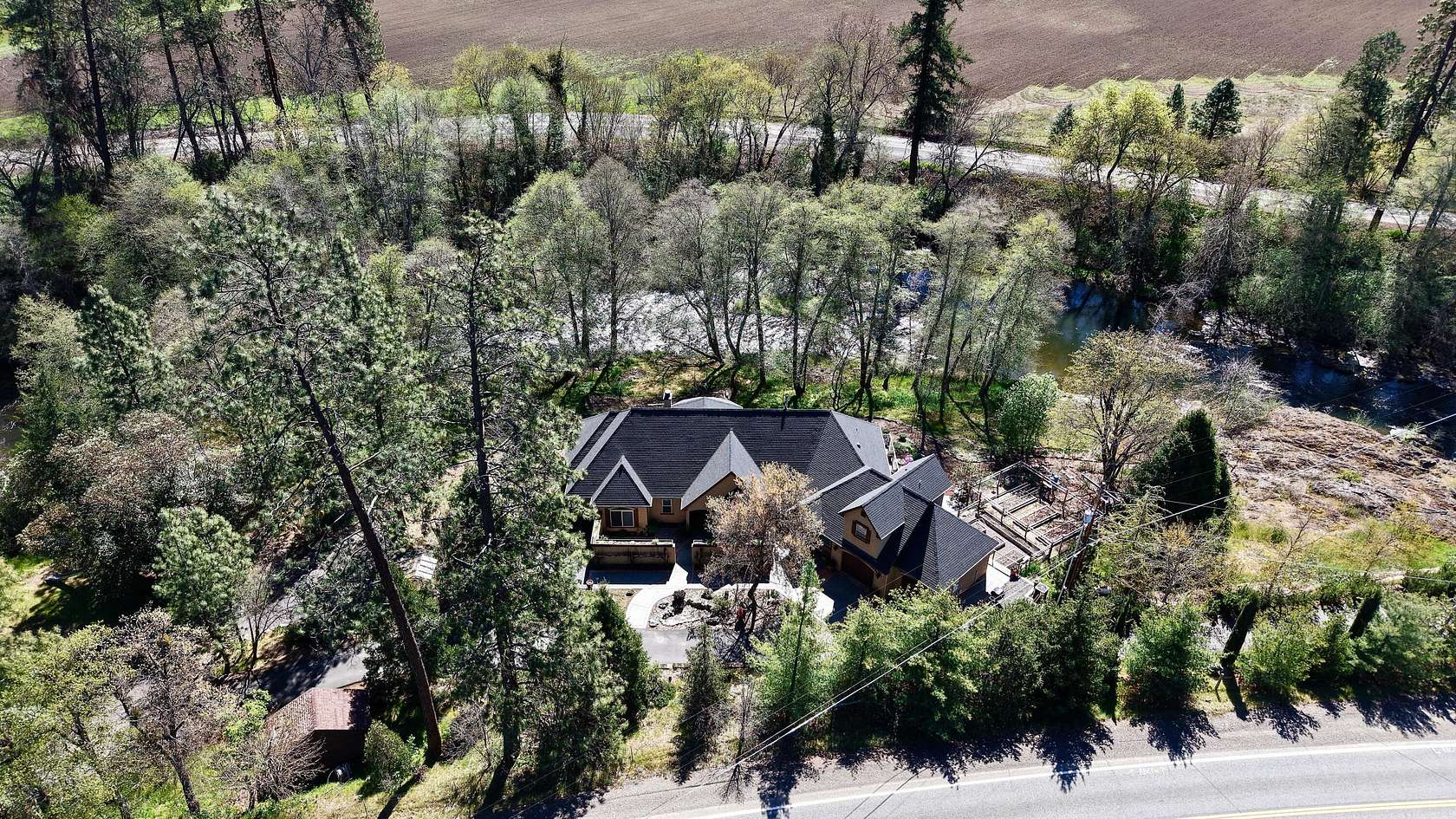 3.68 Acres of Land with Home for Sale in Jacksonville, Oregon