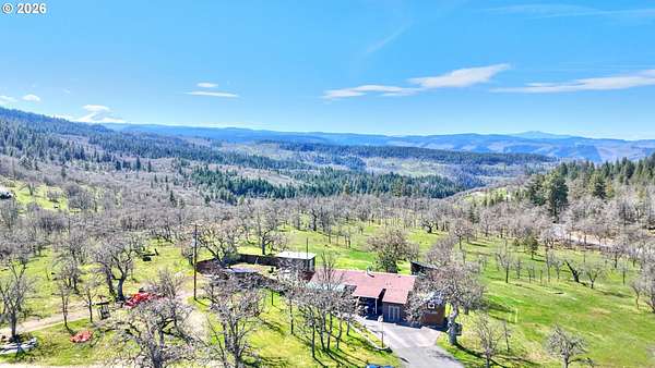 9.77 Acres of Land with Home for Sale in Mosier, Oregon