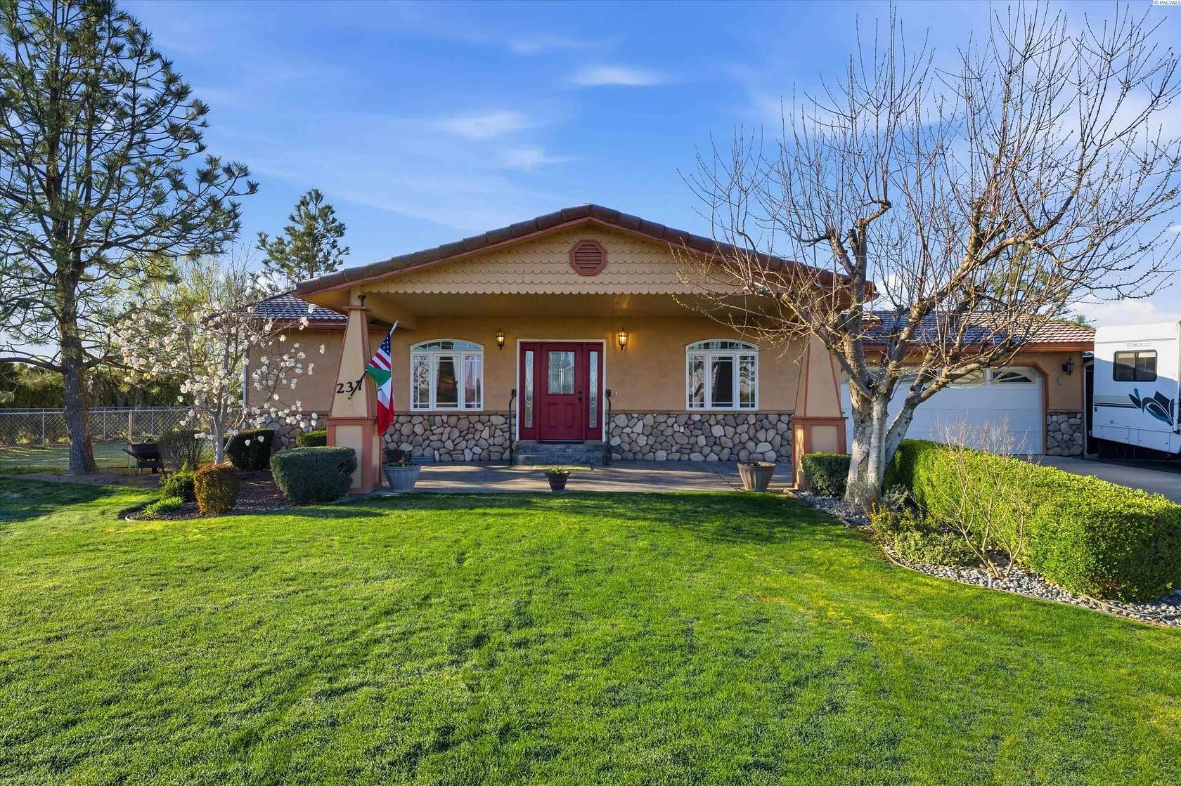 11 Acres of Land with Home for Sale in Touchet, Washington