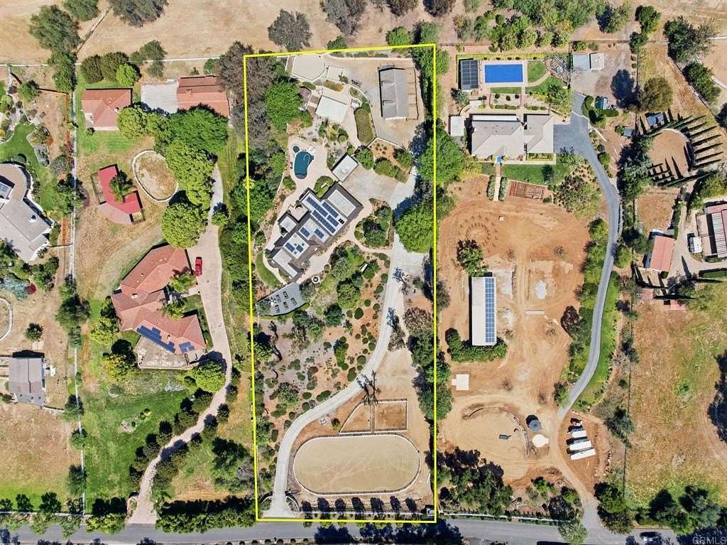 2.52 Acres of Land with Home for Sale in Bonsall, California