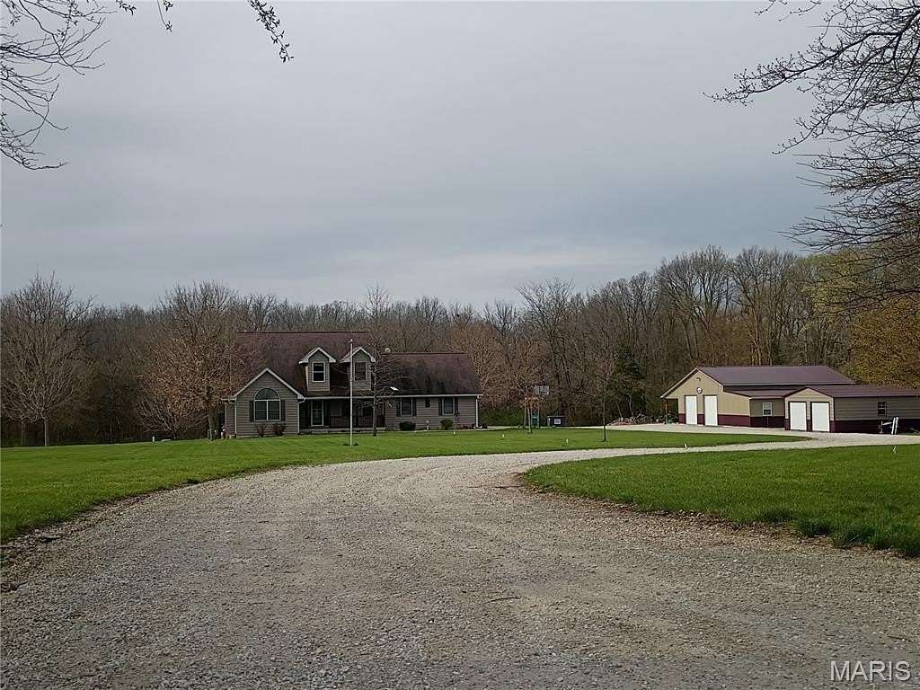 12 Acres of Land with Home for Sale in Waverly, Illinois