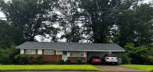 100 Acres of Land with Home for Sale in Grenada, Mississippi