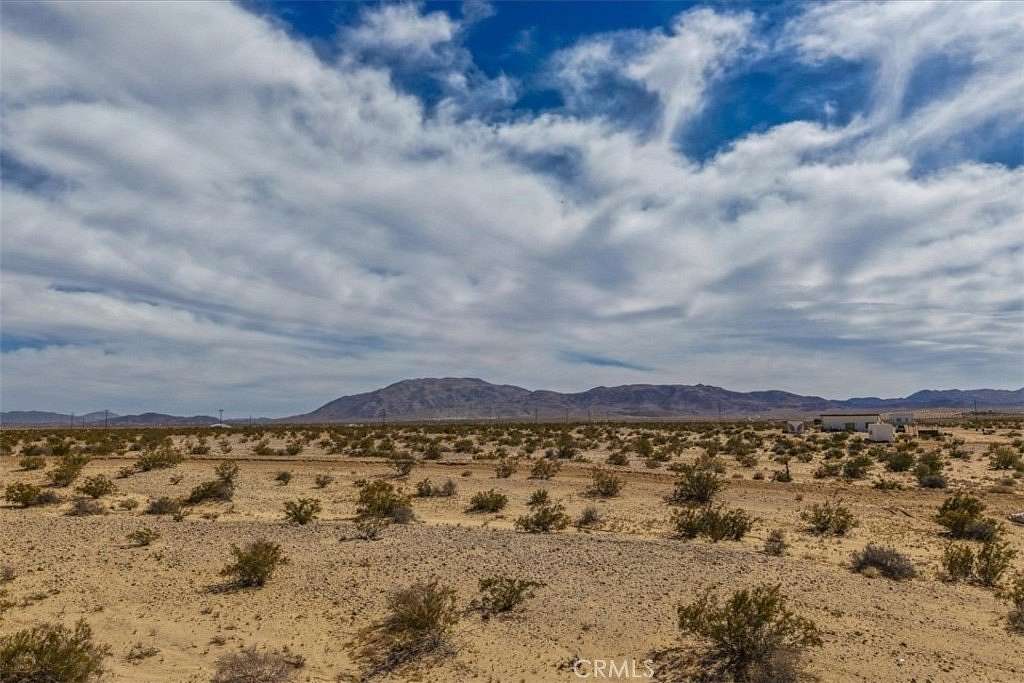17.7 Acres of Land for Sale in Twentynine Palms, California