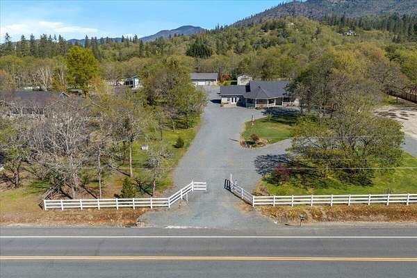 2.52 Acres of Land with Home for Sale in Grants Pass, Oregon