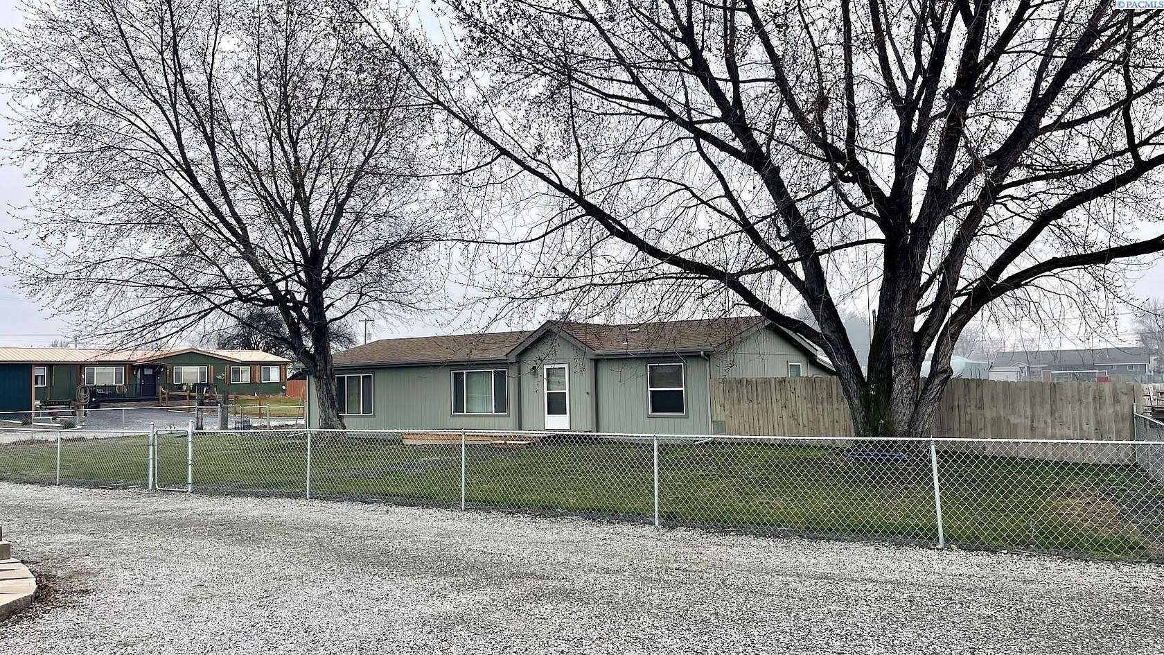 1.6 Acres of Land with Home for Sale in Burbank, Washington