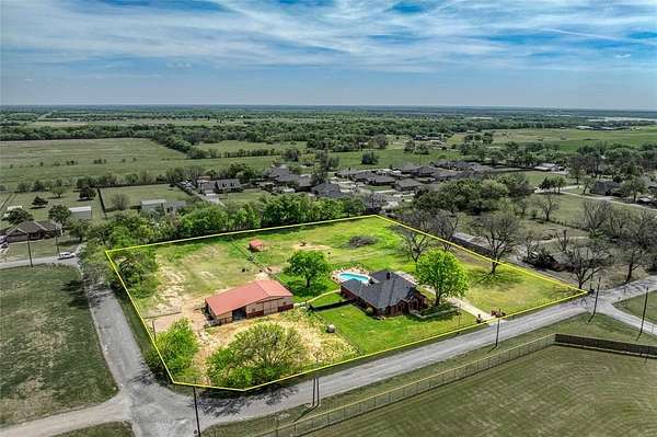 3 Acres of Land with Home for Sale in Tioga, Texas