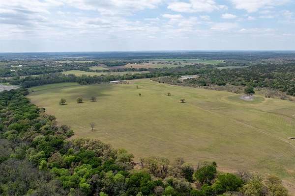 704 Acres of Land for Sale in Jonesboro, Texas
